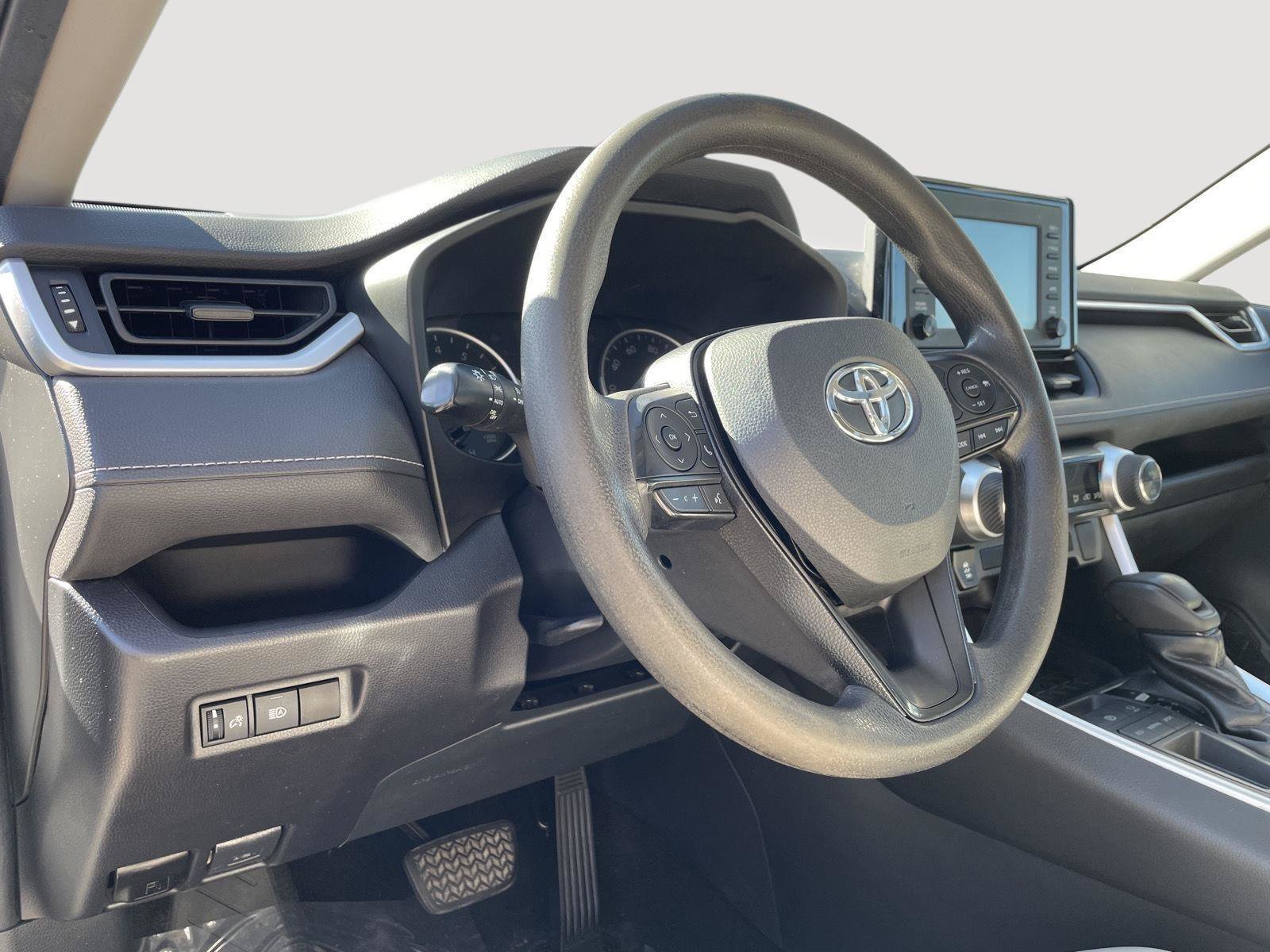 Used 2019 Toyota RAV4 XLE FWD image 22