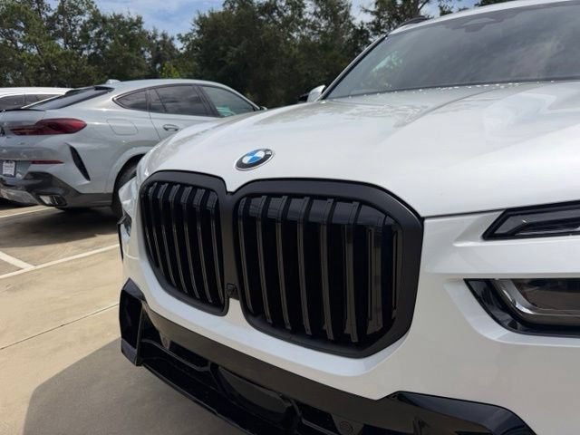New 2027 BMW X7 xDrive40i w/ M Sport Package AWD/4WD image 2