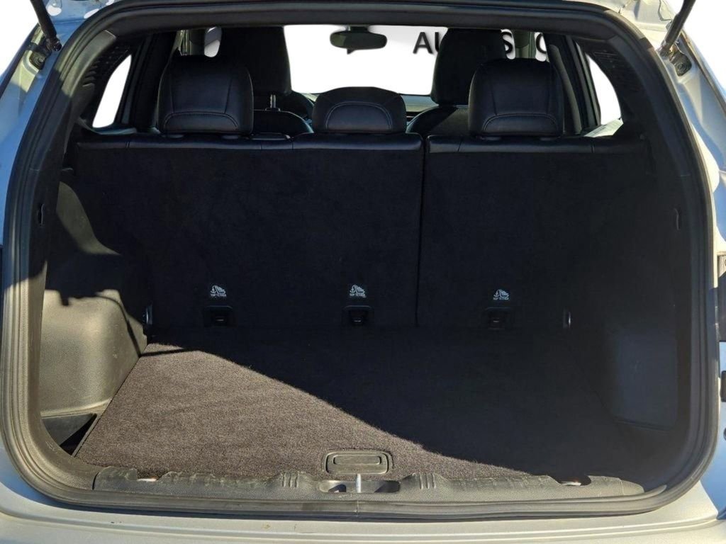 Used 2024 Jeep Compass Latitude image 11