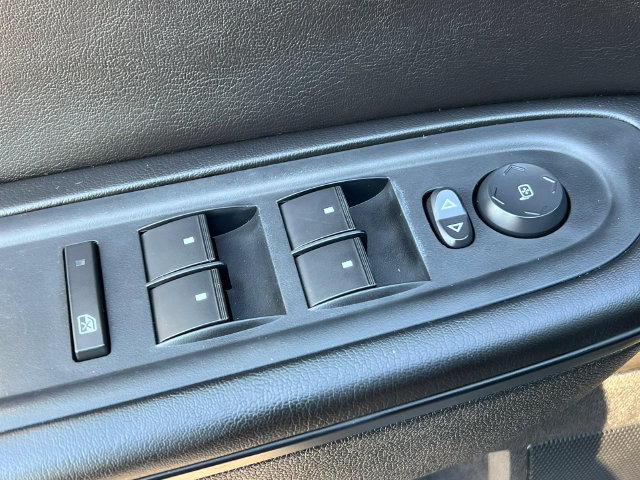Used 2017 Chevrolet Traverse LT w/ Style and Technology Package FWD image 16