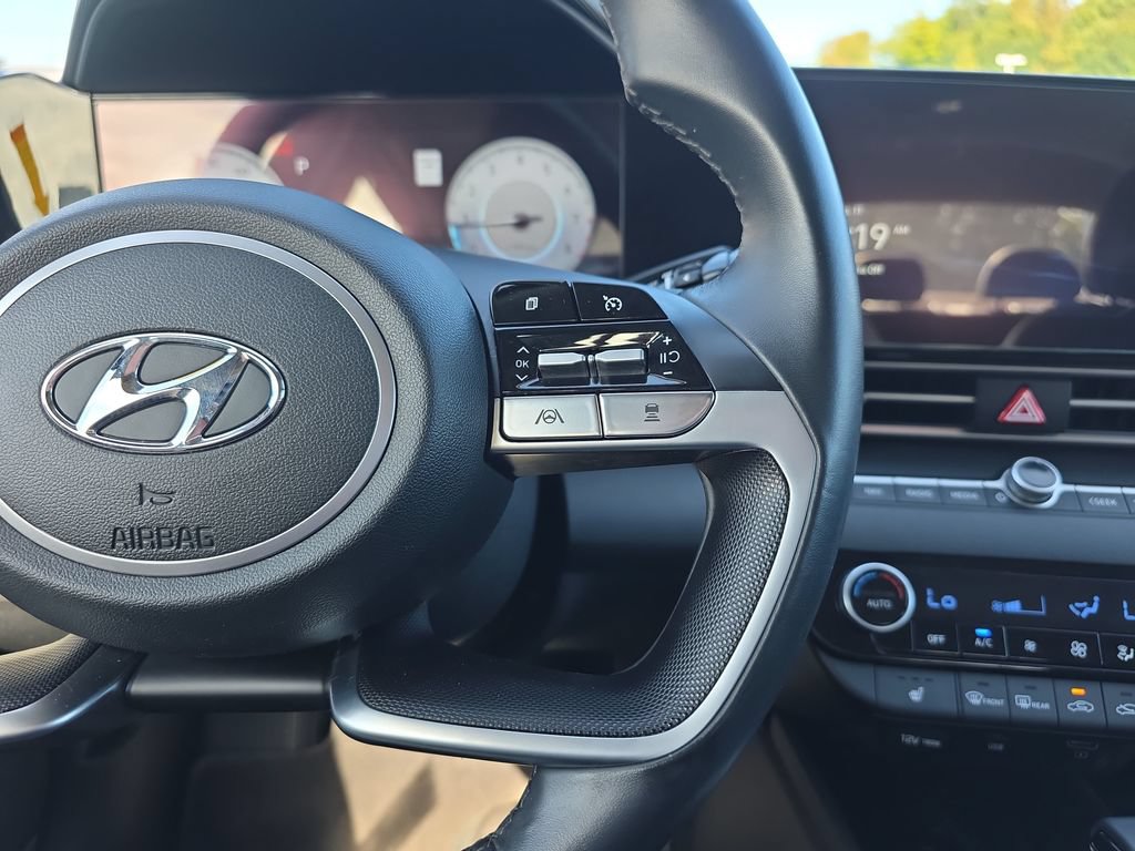 Used 2023 Hyundai Elantra Limited FWD image 28