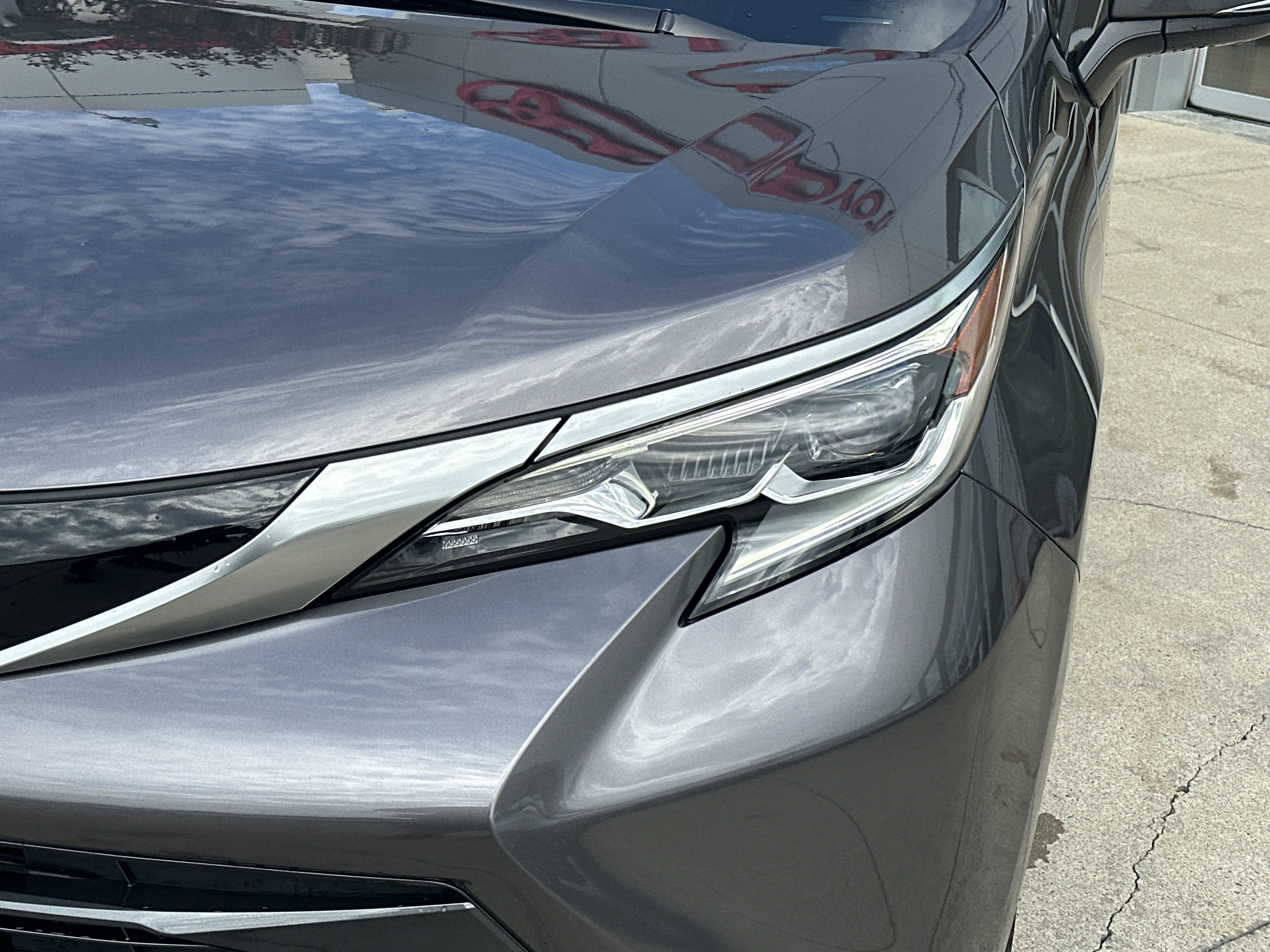 Certified 2024 Toyota Sienna Platinum AWD/4WD image 11