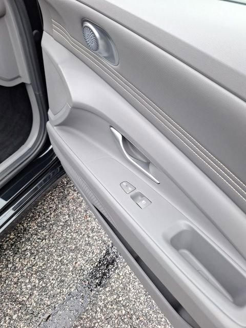 Used 2023 Hyundai Elantra SEL w/ Convenience Package image 13