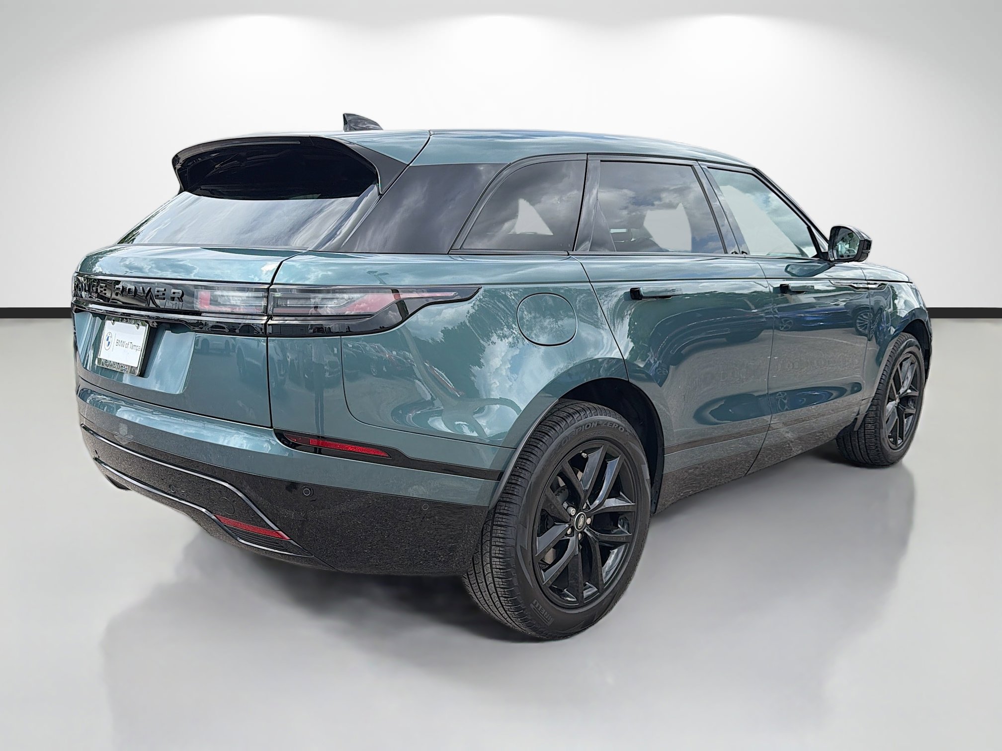 Used 2026 Land Rover Range Rover Velar Dynamic SE image 3