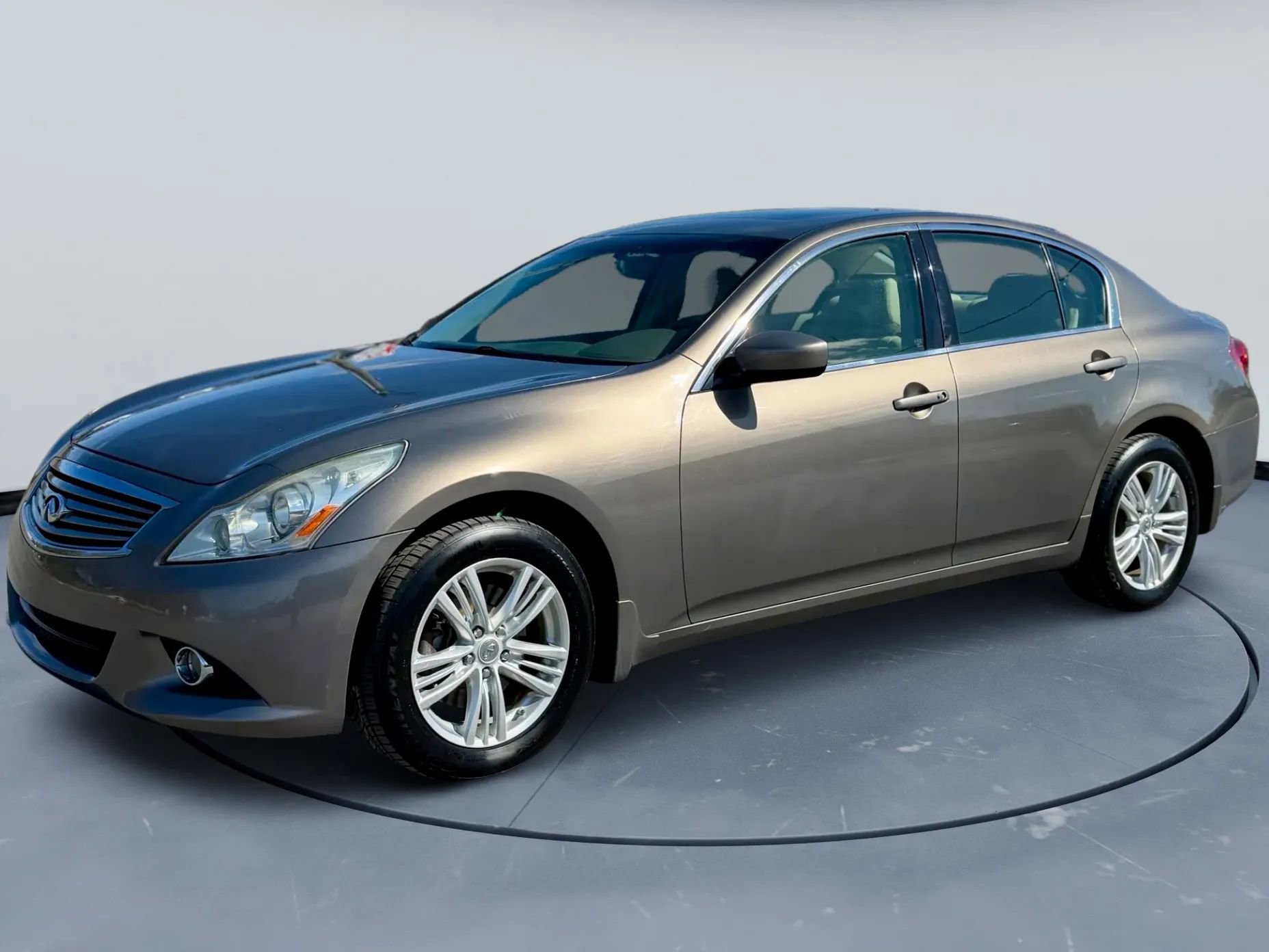 Used 2010 INFINITI G37 x Sedan w/ Premium Pkg image 2