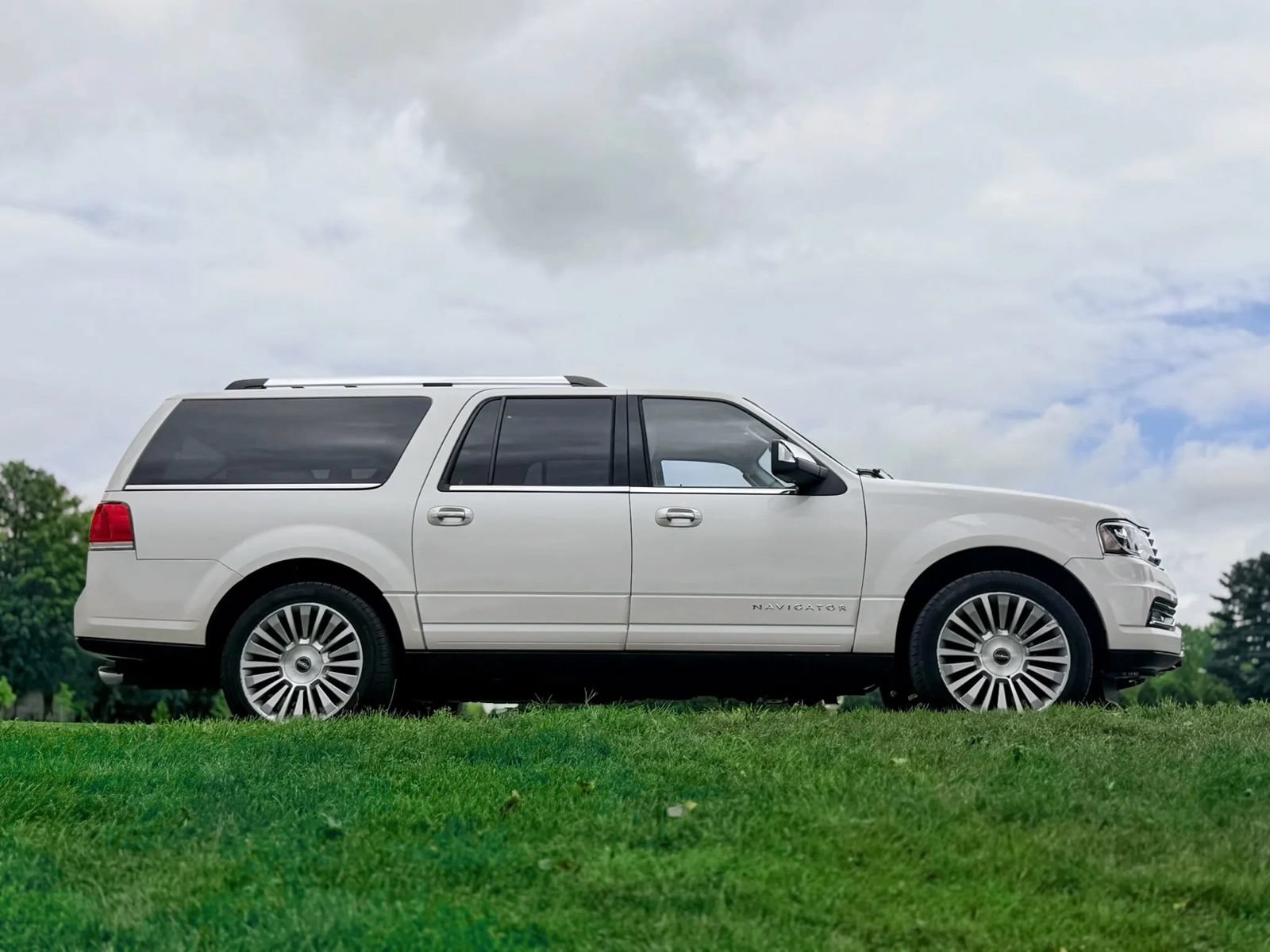 Used 2015 Lincoln Navigator L 4WD w/ Equipment Group 101A Reserve image 33