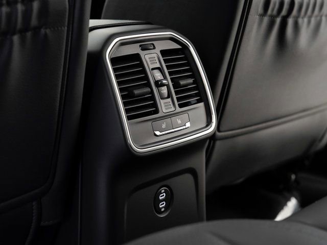 Certified 2025 Porsche Macan image 26