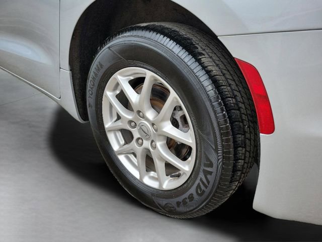 Used 2024 Chrysler Pacifica Touring-L image 33
