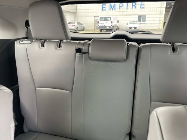 Used 2020 Toyota Highlander XLE AWD/4WD image 17