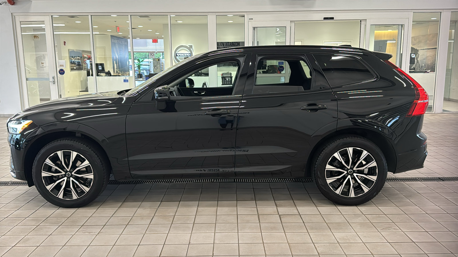 Used 2024 Volvo XC60 B5 Core w/ Climate Package AWD/4WD image 8