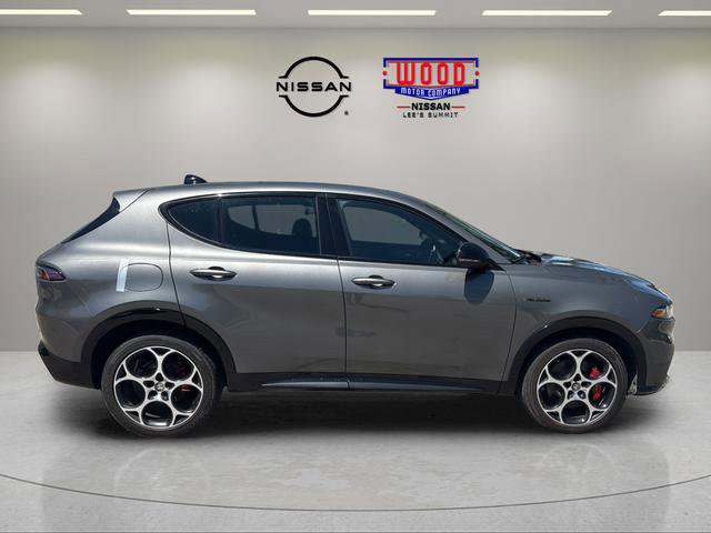 Used 2025 Alfa Romeo Tonale w/ Premium Package AWD/4WD image 2