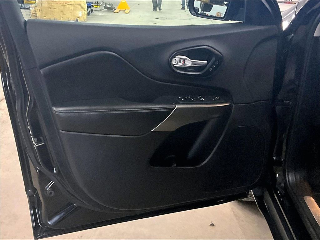 Used 2021 Jeep Cherokee Limited image 9