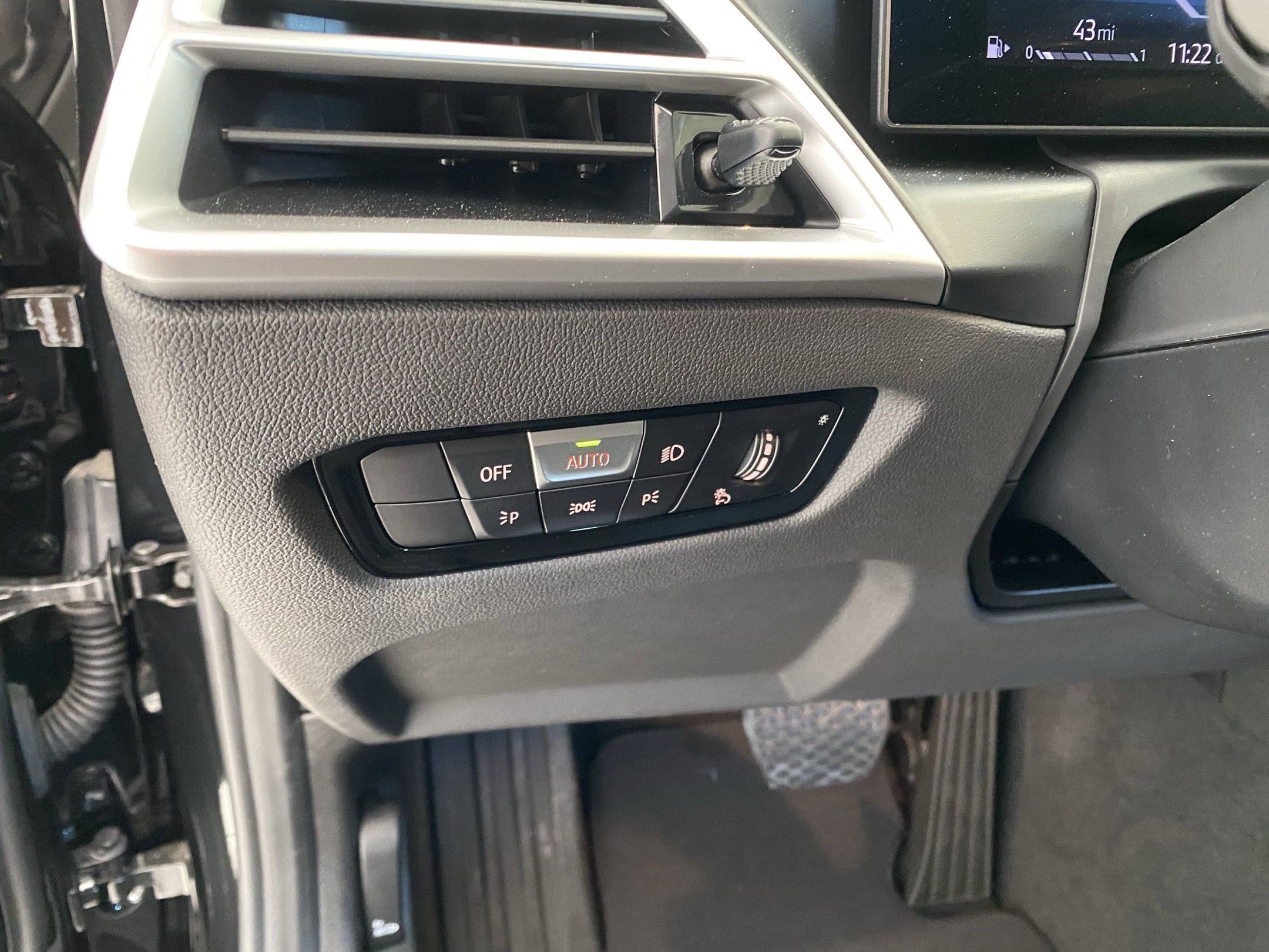 Used 2025 BMW 330i xDrive Sedan w/ Convenience Package image 18