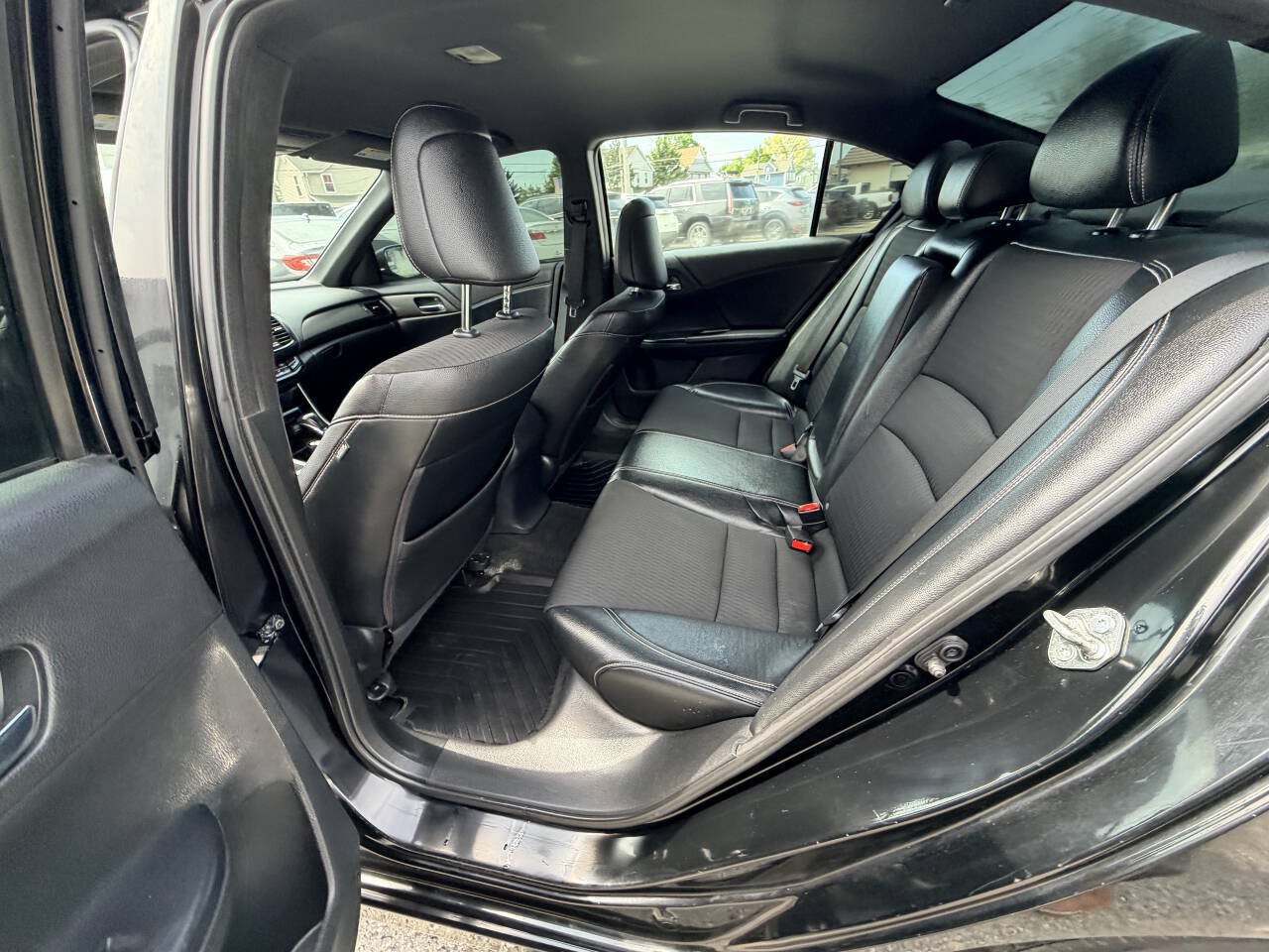 Used 2017 Honda Accord Sport image 19