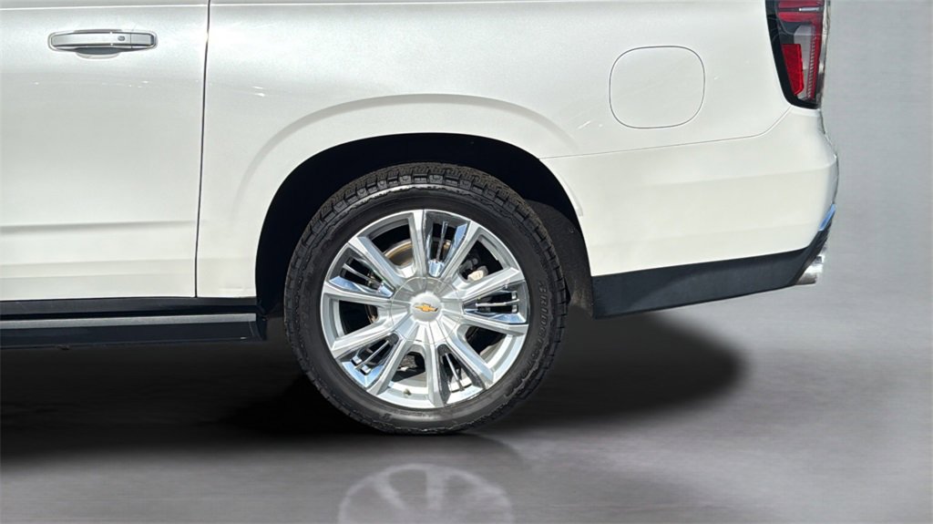 Used 2021 Chevrolet Suburban High Country image 24