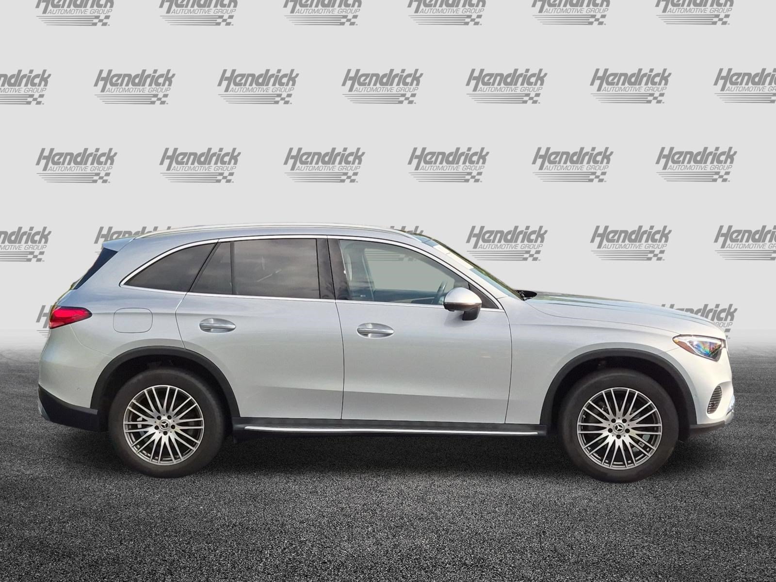 Used 2024 Mercedes-Benz GLC 300 4MATIC image 11