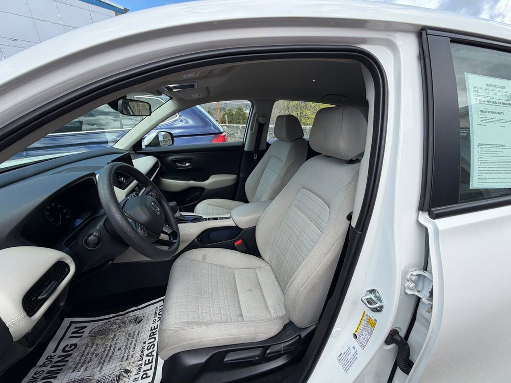 Used 2025 Honda HR-V LX image 9