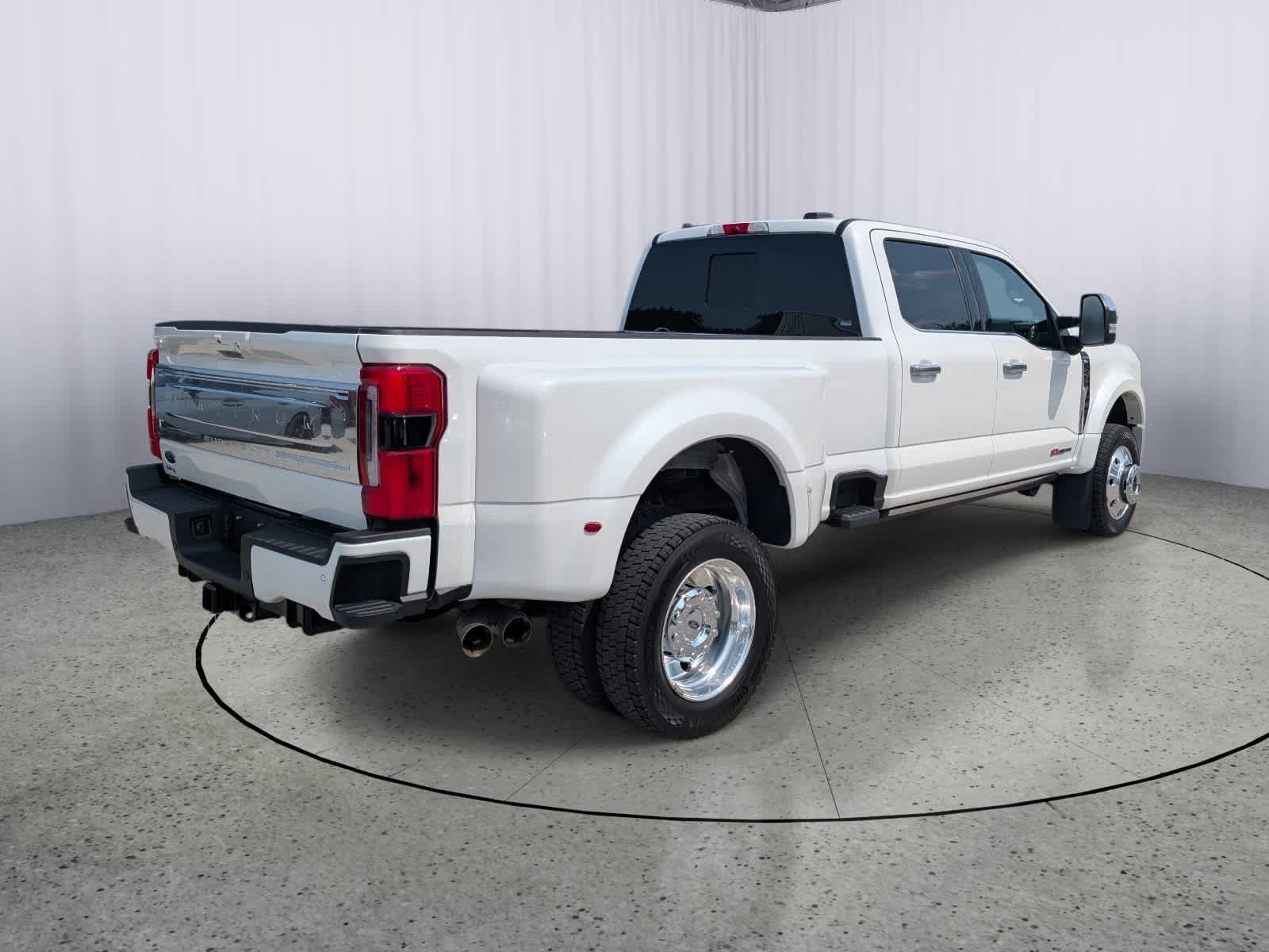 Used 2025 Ford F450 Platinum w/ Platinum Plus Package AWD/4WD image 3