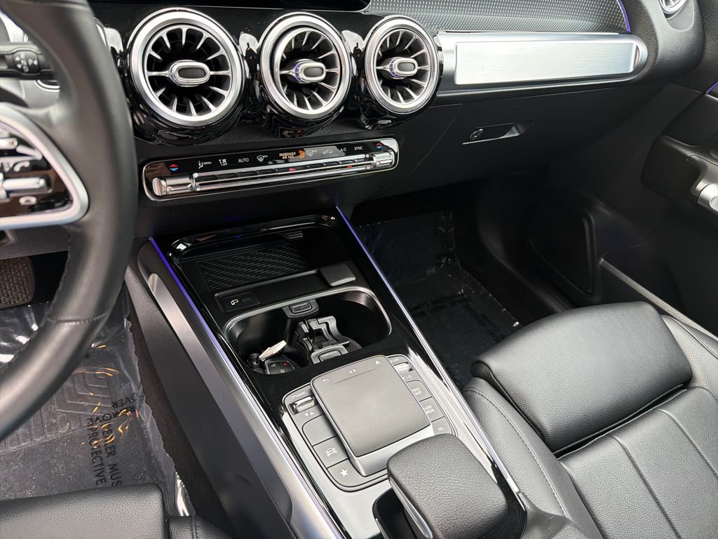 Used 2021 Mercedes-Benz GLB 250 4MATIC w/ Premium Package image 30