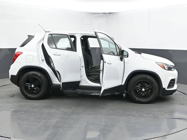 Used 2020 Chevrolet Trax LS FWD image 38