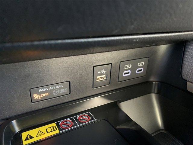 Used 2025 Toyota Camry SE image 27