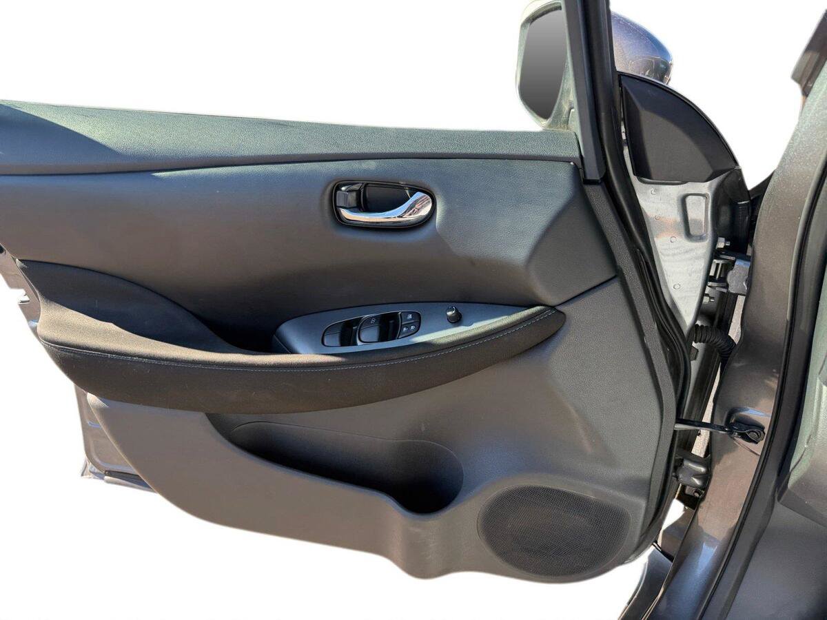Used 2025 Nissan Leaf S FWD image 19