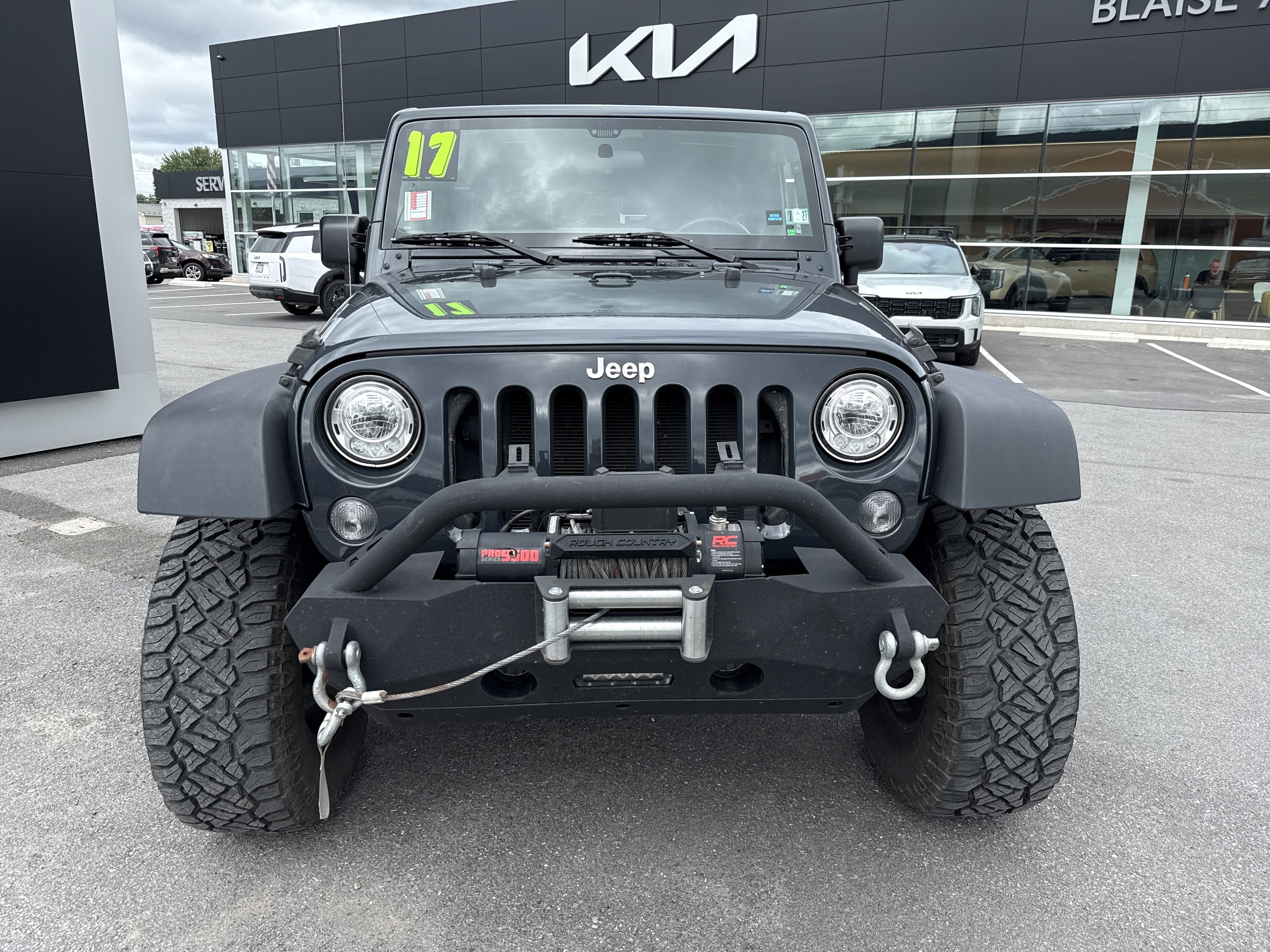 Used 2017 Jeep Wrangler Unlimited Sport w/ Connectivity Group AWD/4WD image 9