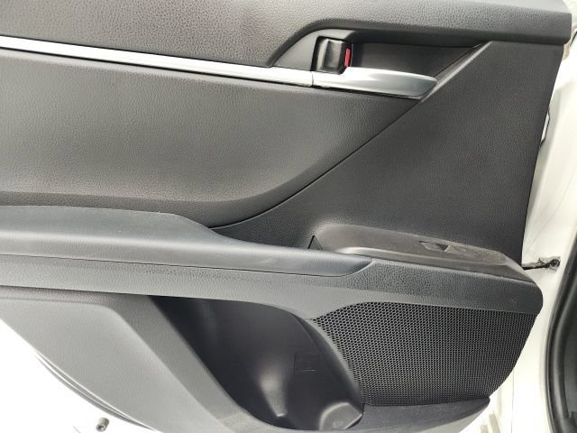 Used 2021 Toyota Camry SE FWD image 9