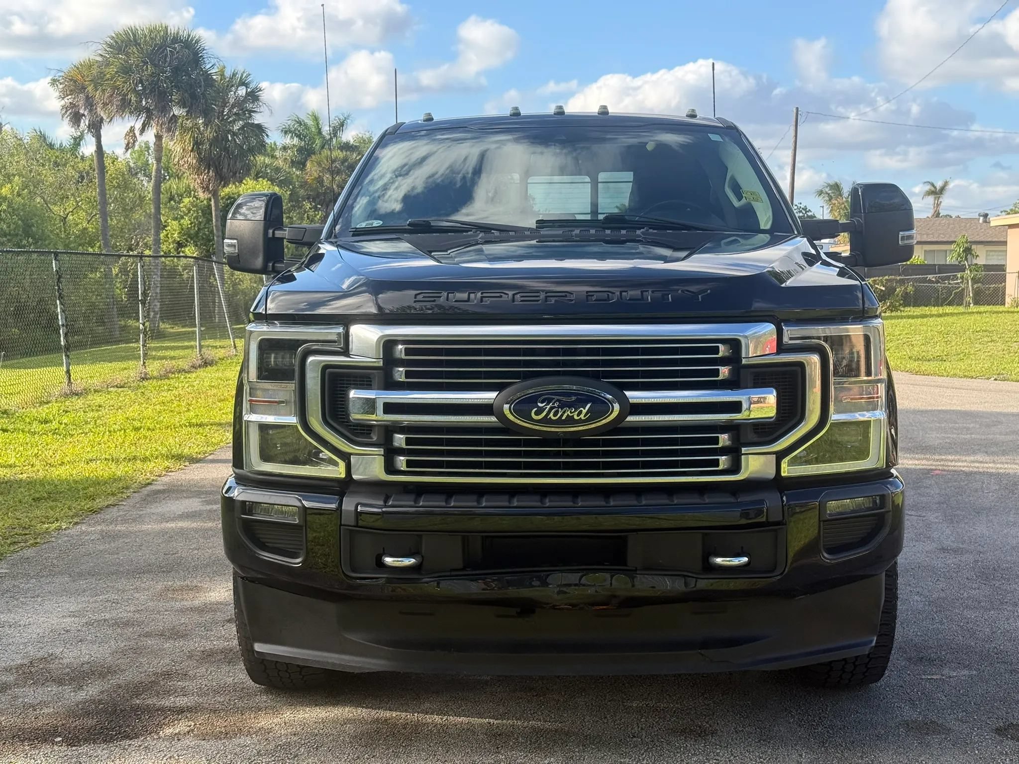 Used 2020 Ford F250 Limited w/ FX4 Off-Road Package AWD/4WD image 2