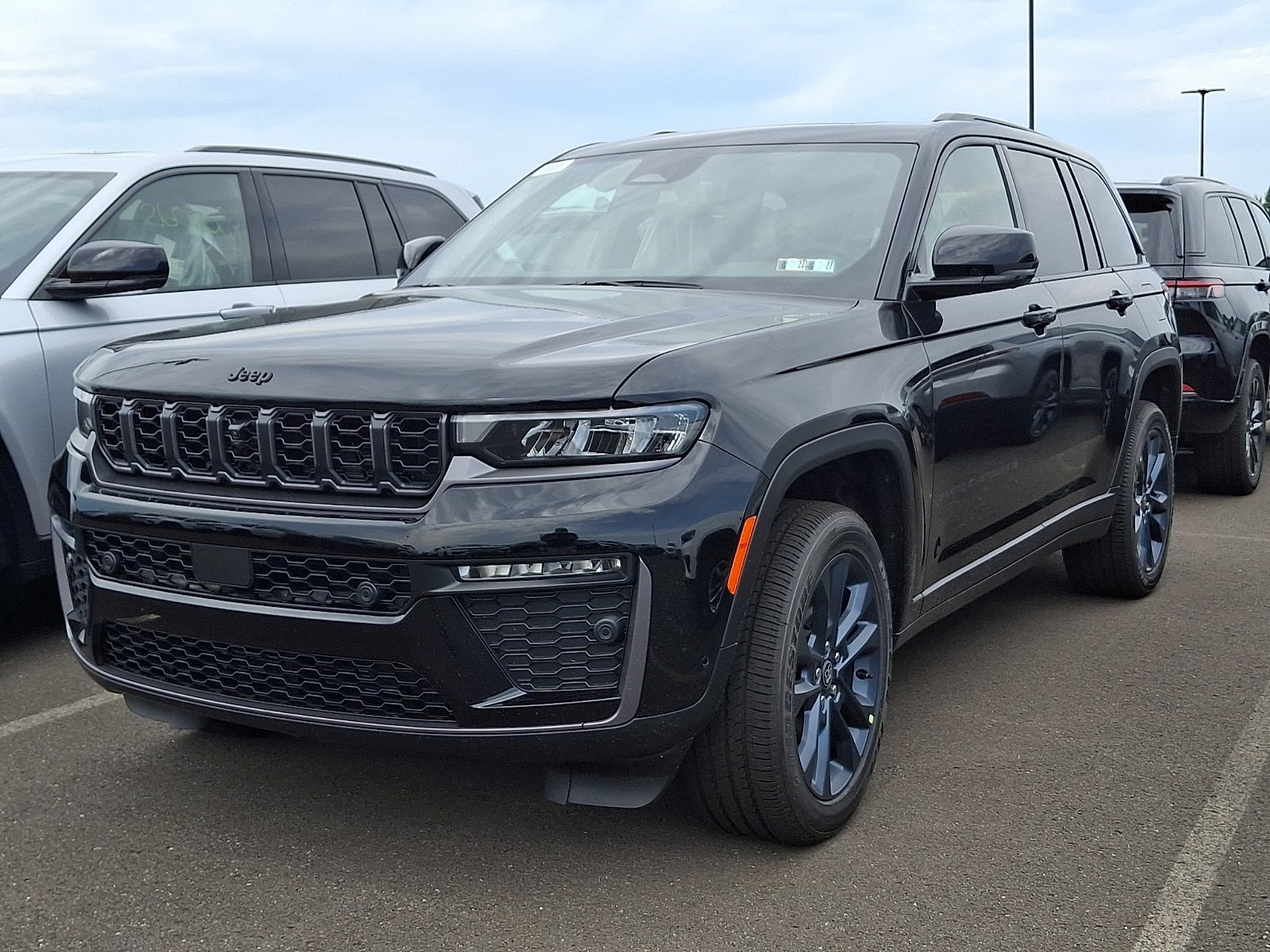 New 2026 Jeep Grand Cherokee Limited AWD/4WD image 3