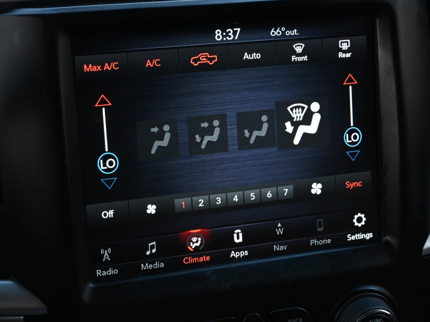Used 2018 RAM 2500 SLT AWD/4WD image 32