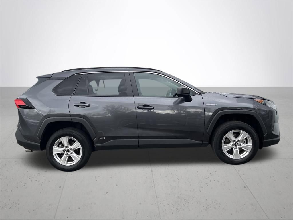 Used 2021 Toyota RAV4 LE image 4