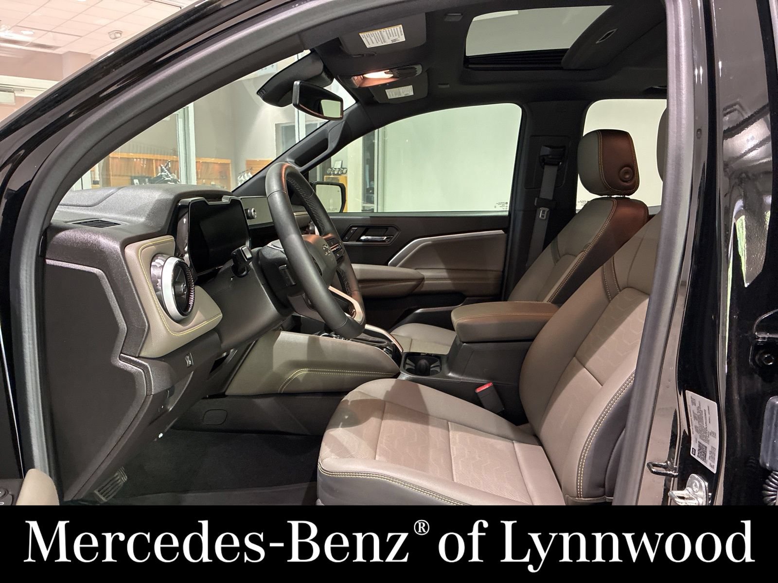 Used 2024 Chevrolet Colorado ZR2 w/ ZR2 Convenience Package III AWD/4WD image 17