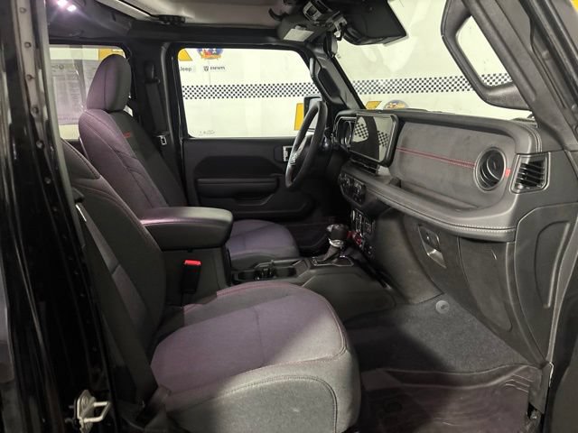 Used 2024 Jeep Wrangler Unlimited Rubicon w/ Convenience Group AWD/4WD image 14