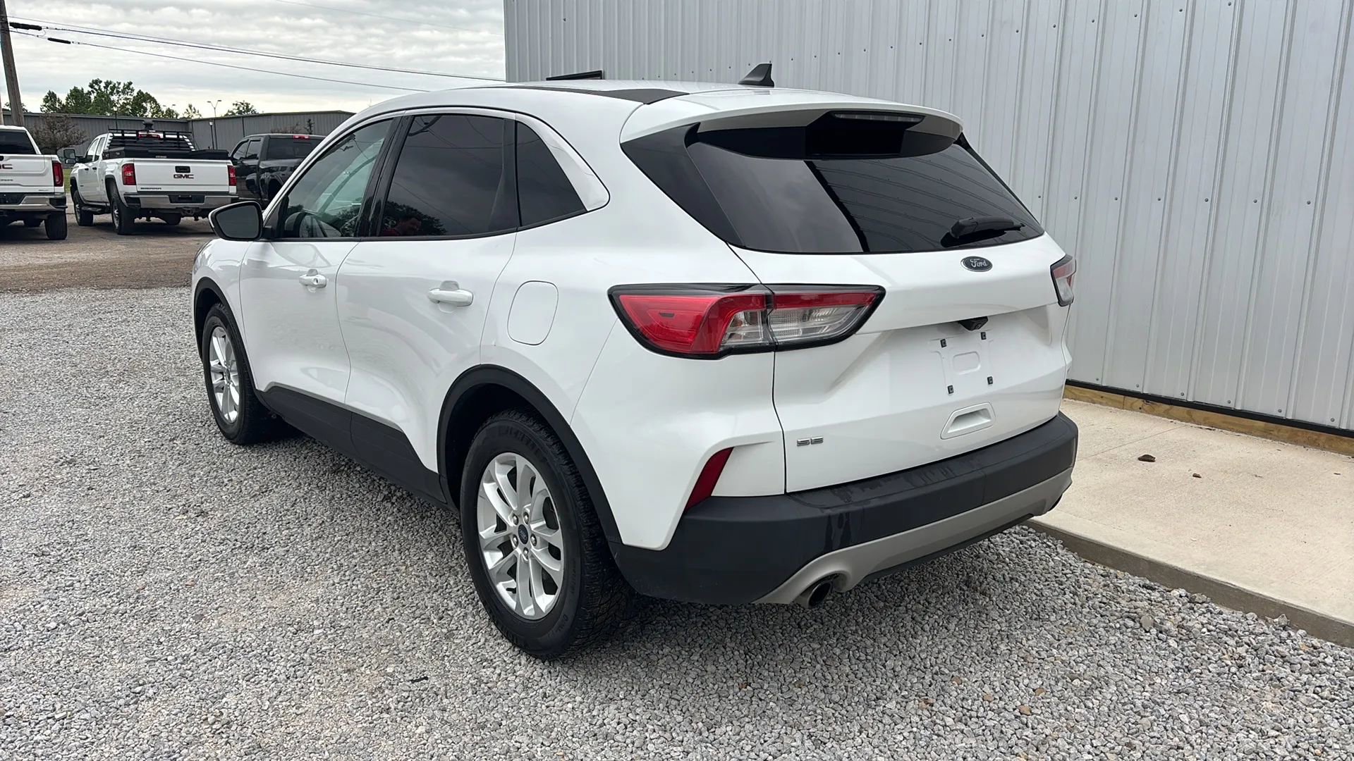 Used 2021 Ford Escape SE FWD image 3