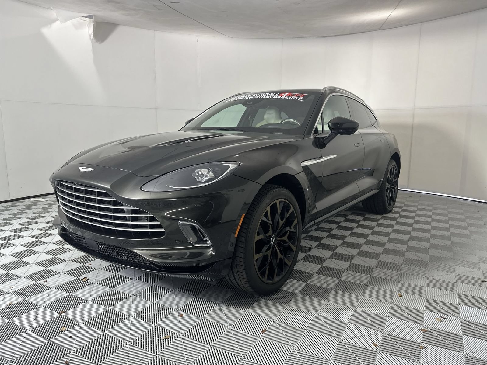 Used 2021 Aston Martin DBX AWD/4WD image 4
