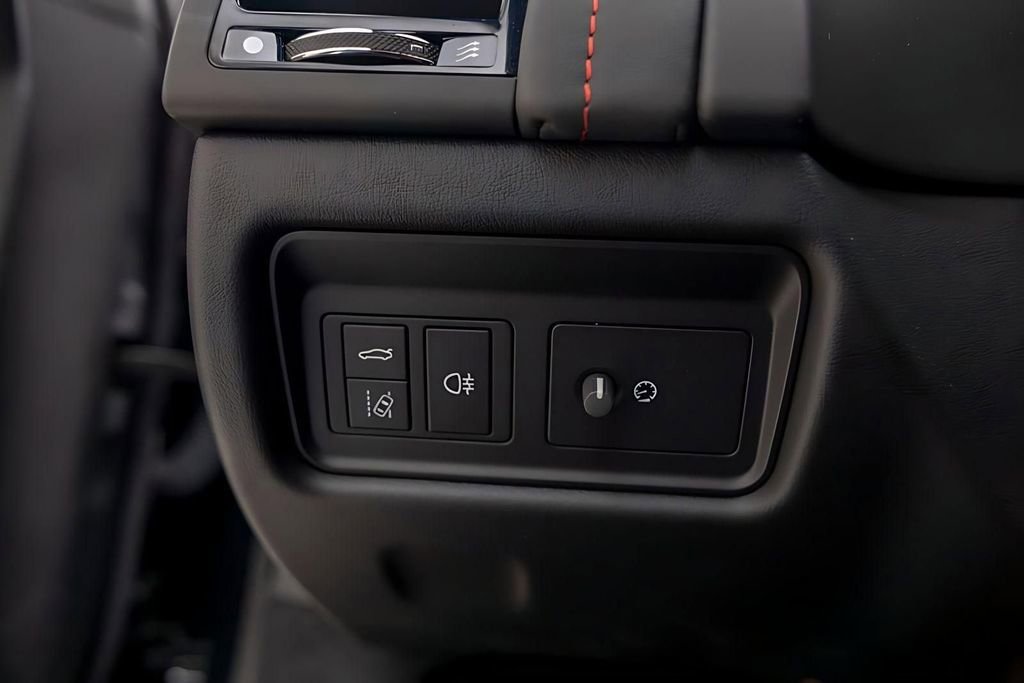 Used 2024 Jaguar F-TYPE R AWD/4WD image 32