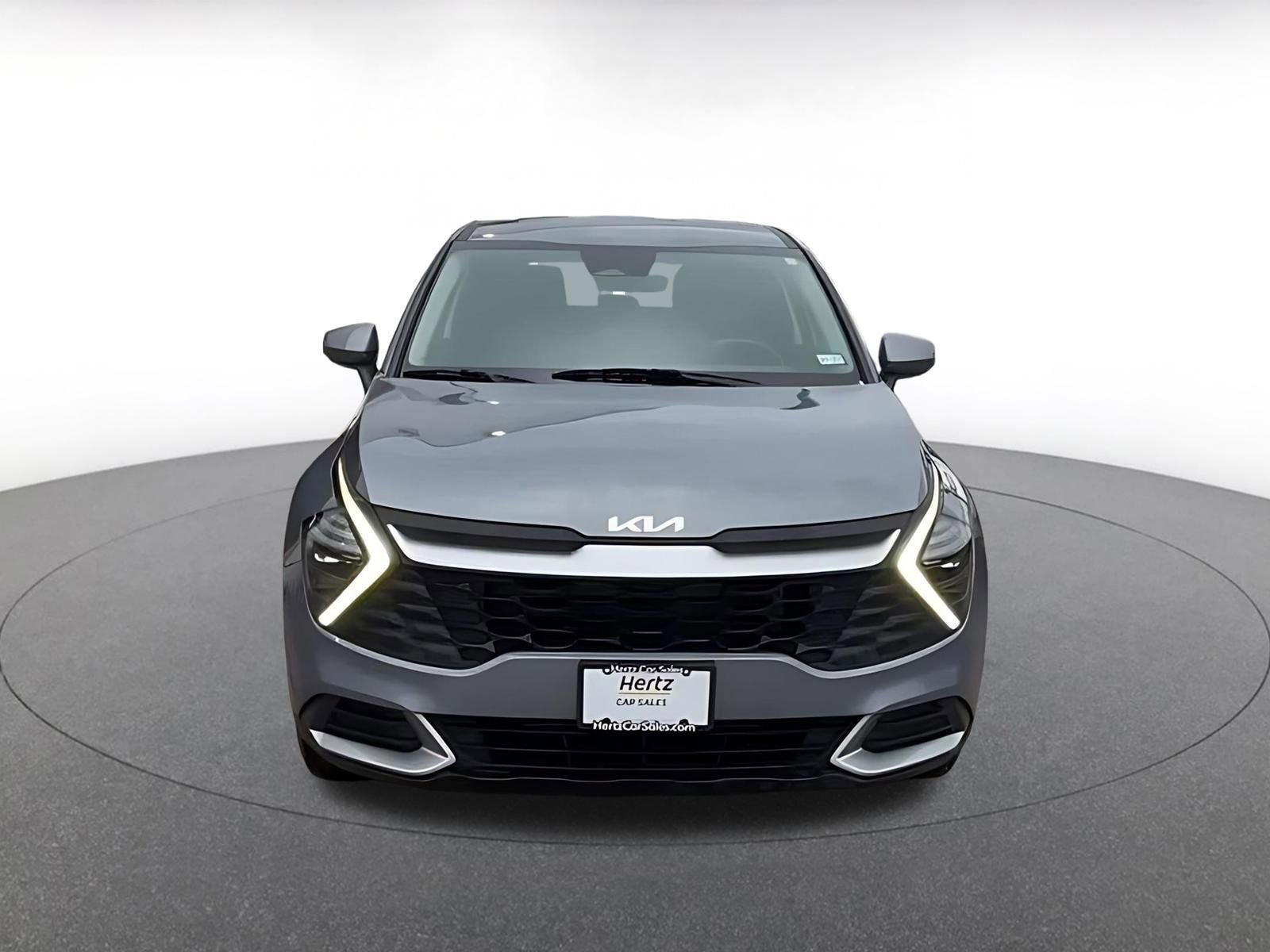 Used 2025 Kia Sportage LX image 3