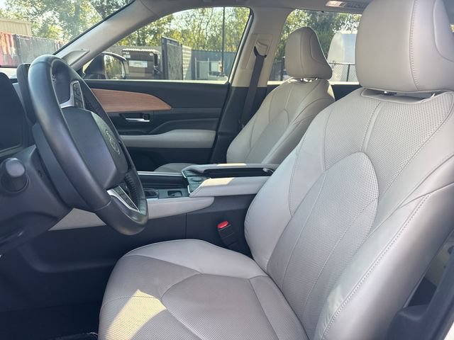 Used 2024 Toyota Grand Highlander AWD Hybrid image 13