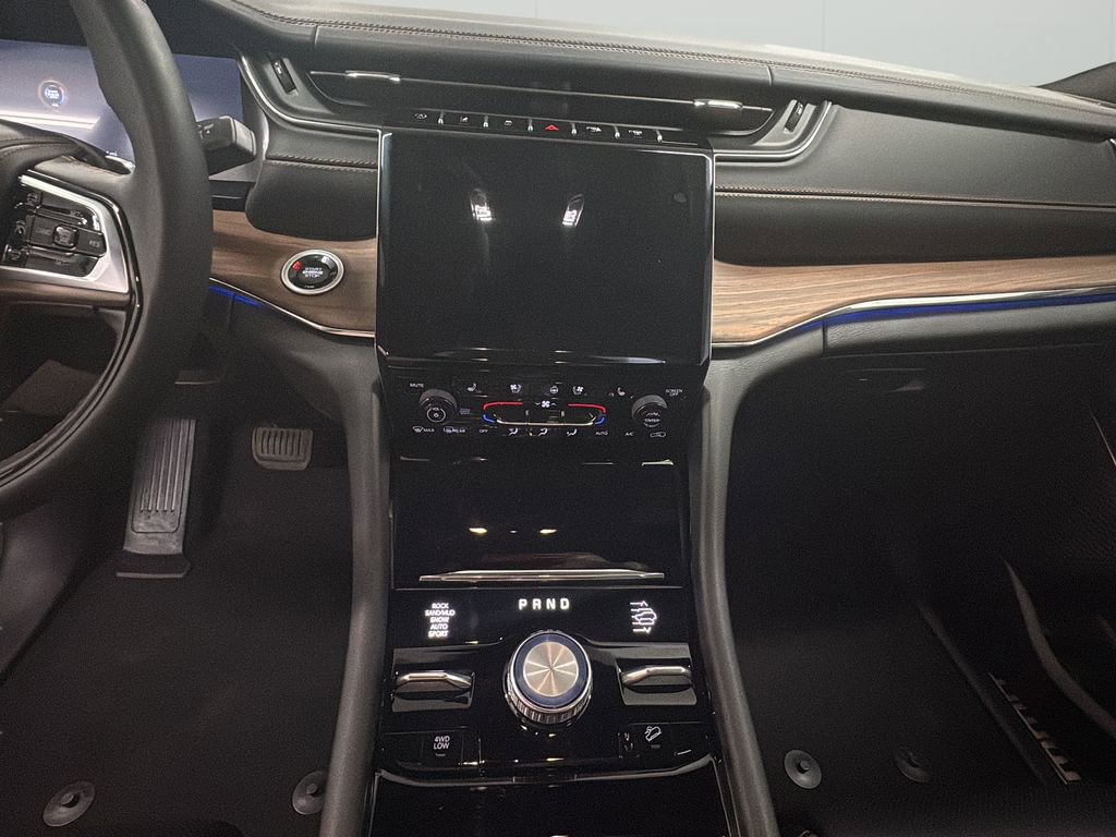 Used 2024 Jeep Grand Cherokee Summit w/ Luxury Tech Group V image 9