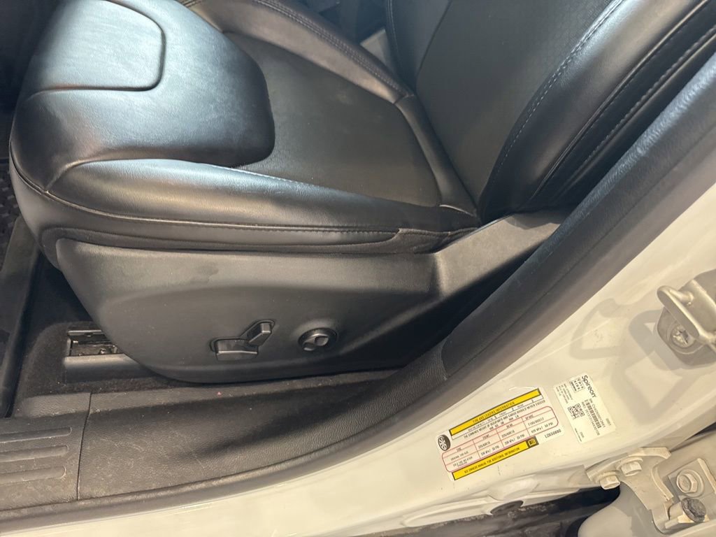 Used 2020 Jeep Cherokee Latitude Plus image 19