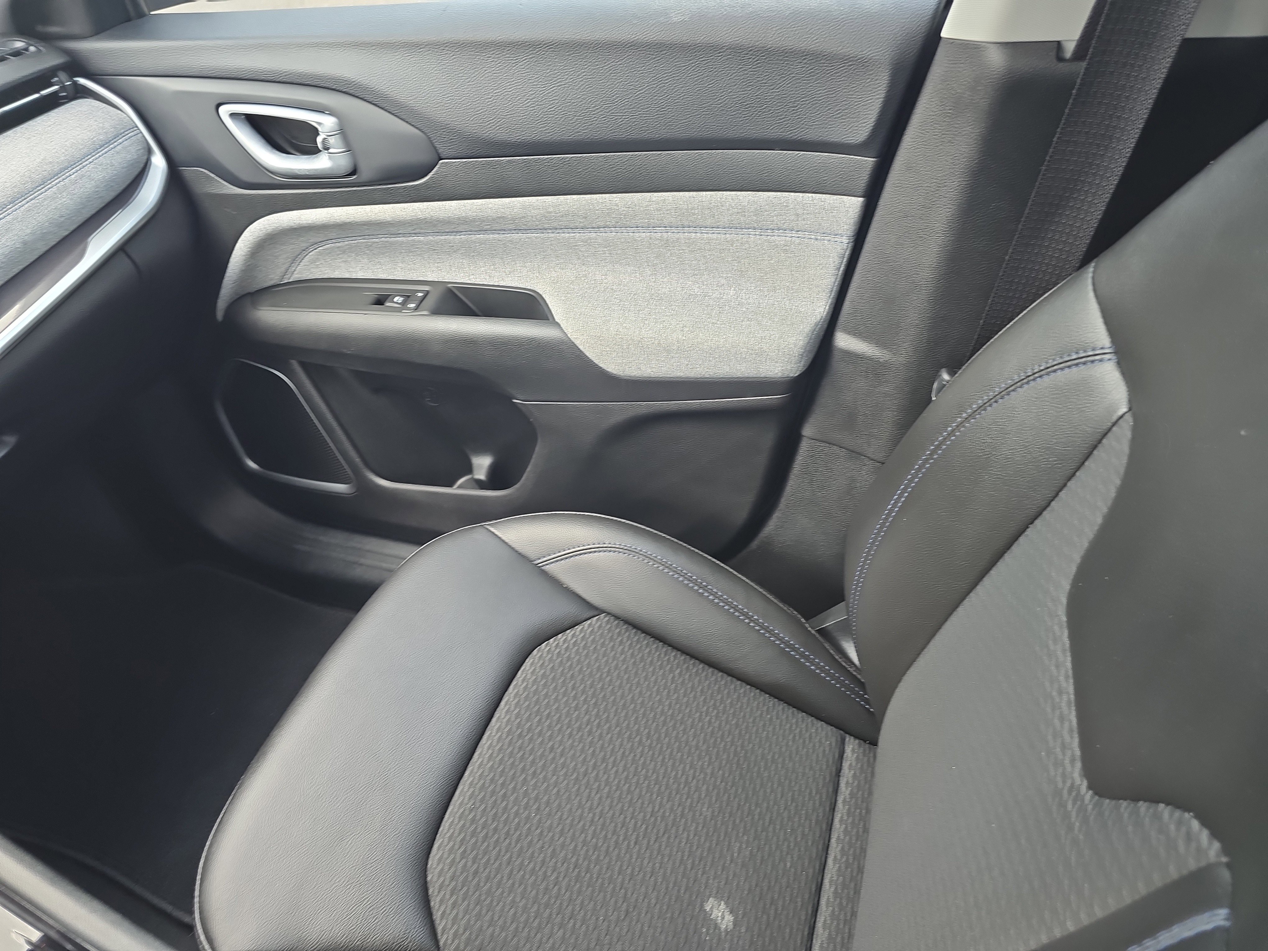 Used 2022 Jeep Compass Latitude image 15