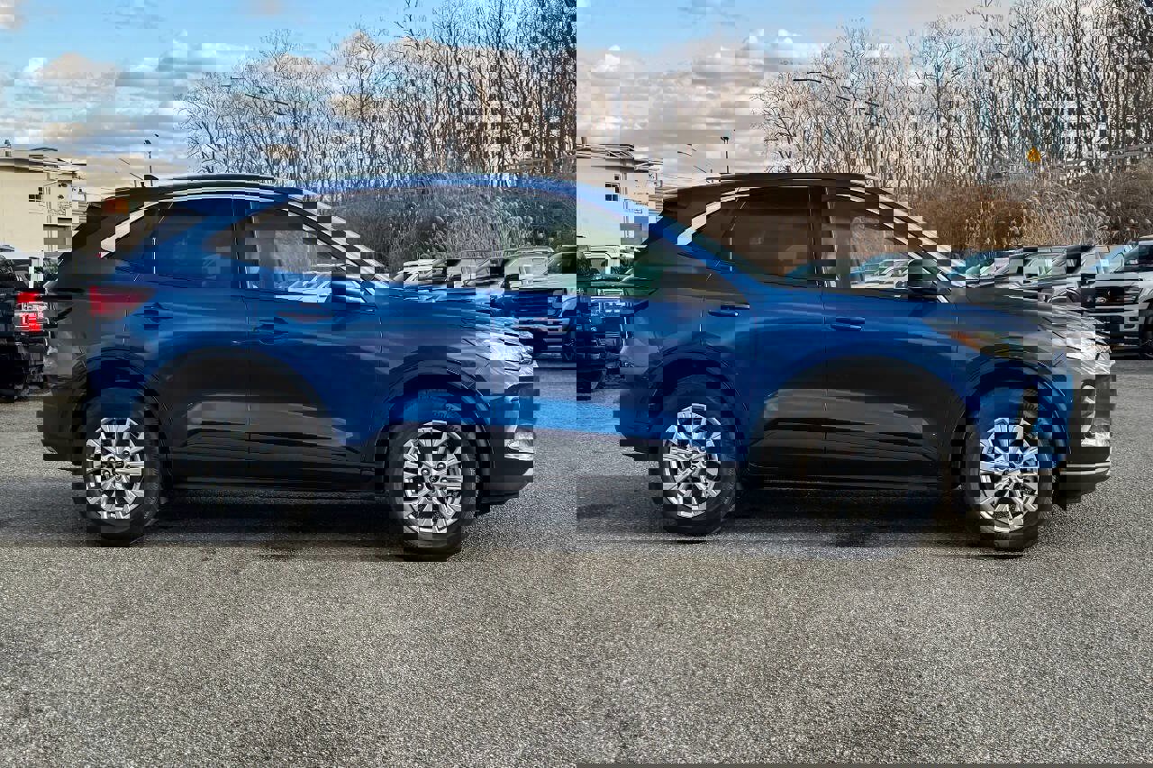 Used 2023 Ford Escape Active w/ Tech Pack #1 AWD/4WD image 2