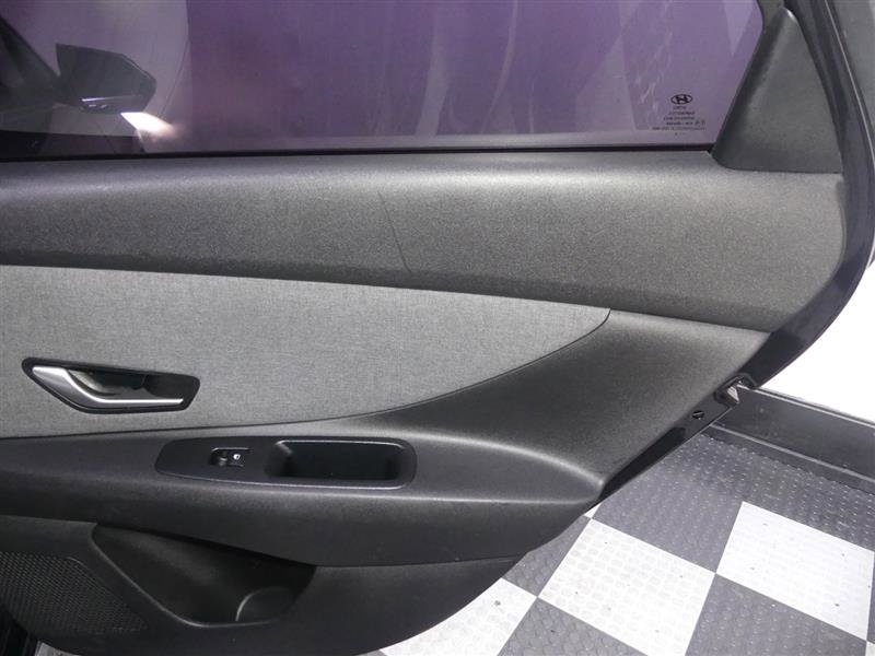 Used 2022 Hyundai Elantra Limited image 26