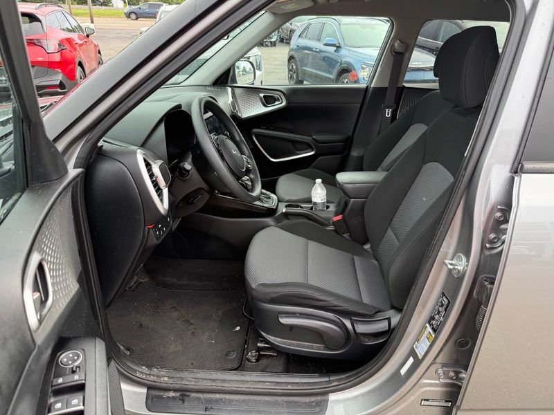 Certified 2022 Kia Soul LX w/ Technology Package FWD image 9