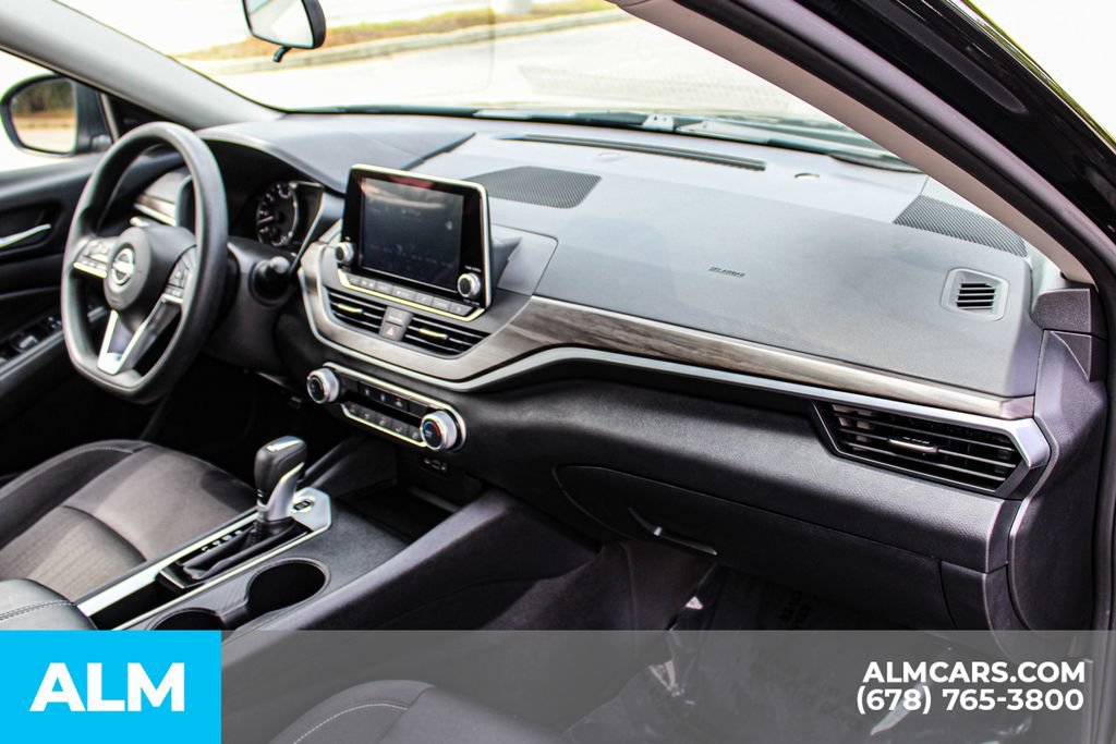 Used 2025 Nissan Altima 2.5 SV FWD image 23