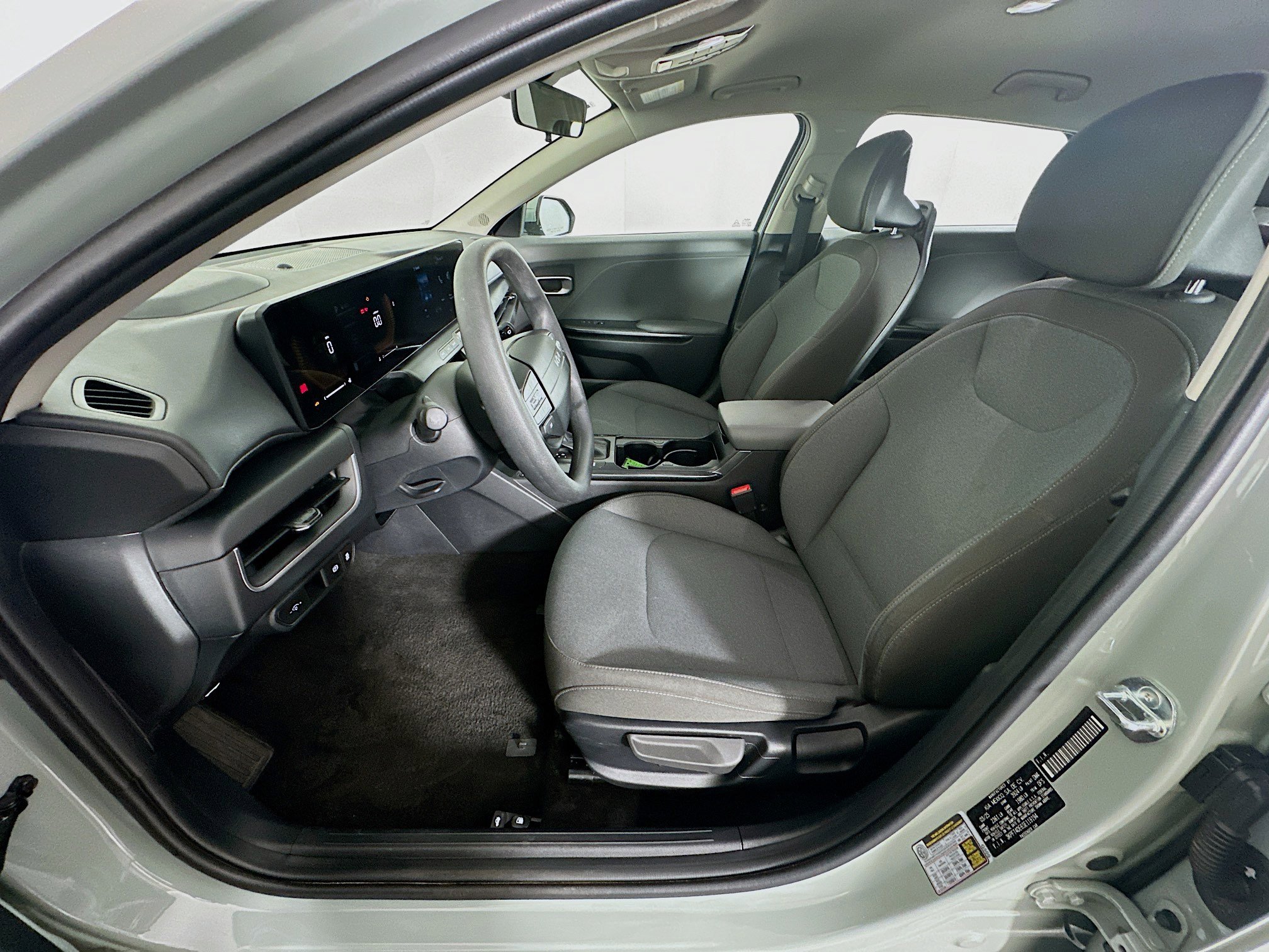 Used 2025 Kia K4 LXS image 13