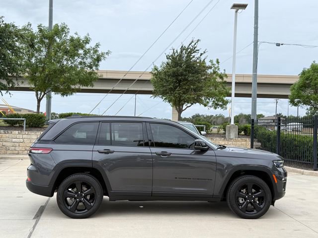 Used 2024 Jeep Grand Cherokee Limited w/ Black Appearance Package AWD/4WD image 5