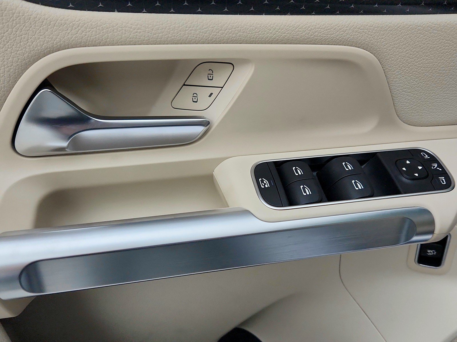 Certified 2024 Mercedes-Benz EQB 250+ image 26