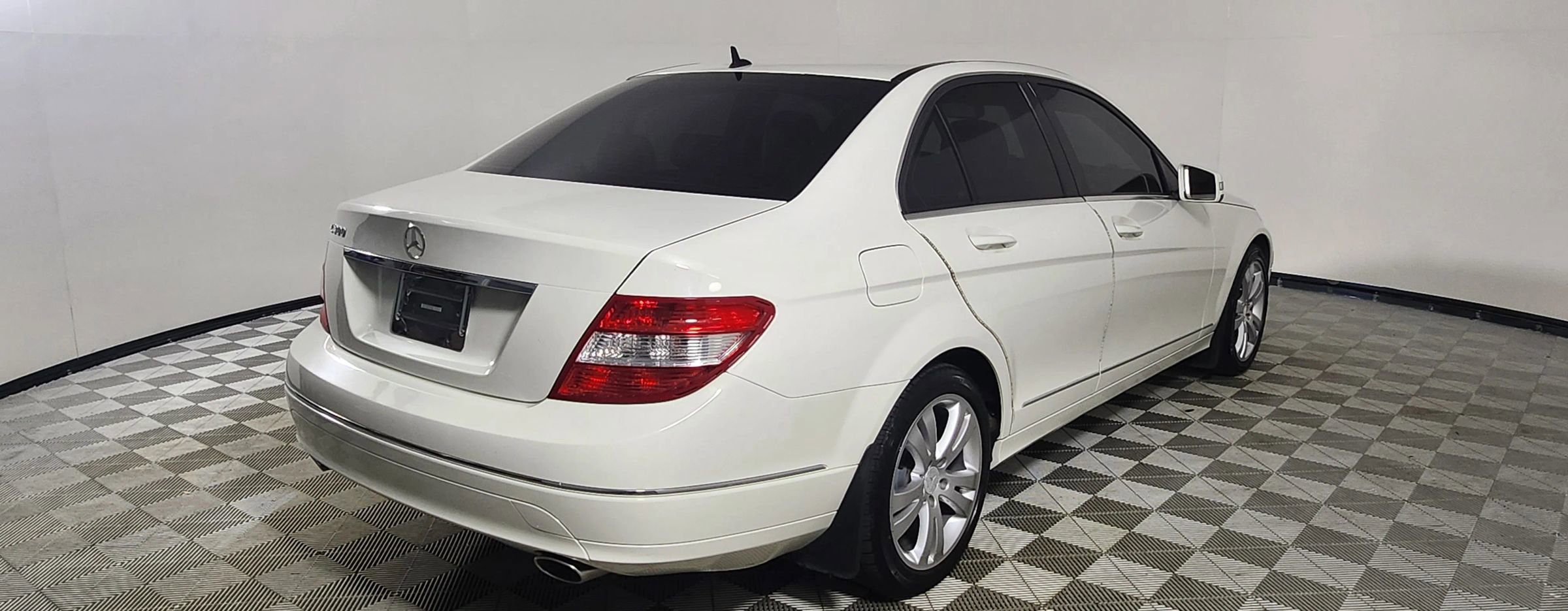 Used 2010 Mercedes-Benz C 300 C 300 Luxury Sedan 4D image 7